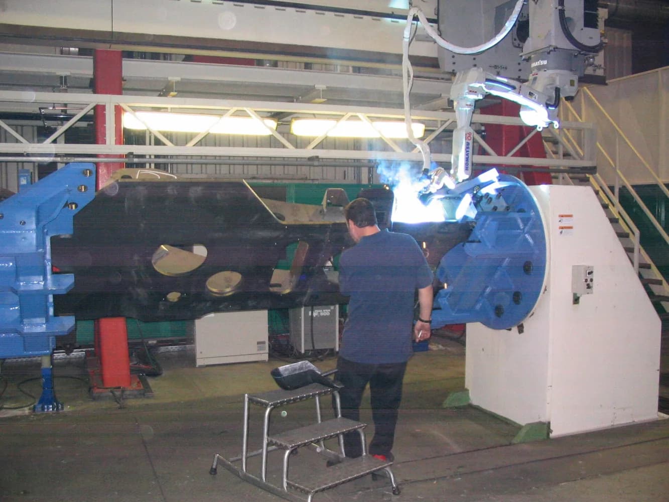 Robotic welding cell assembling metal components