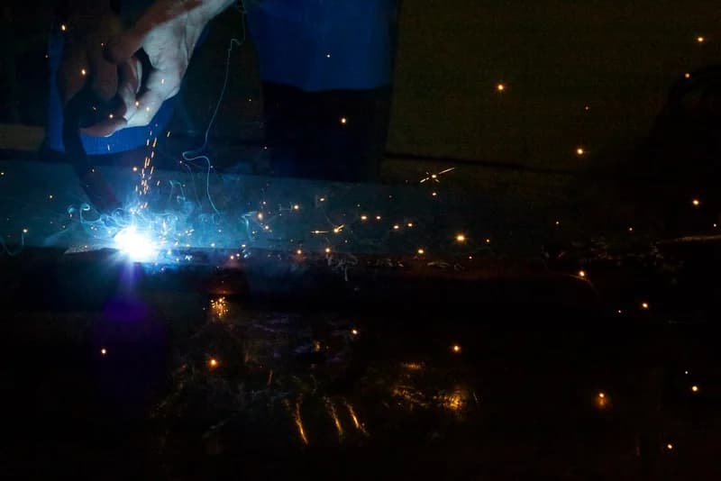 MIG welding with a bright arc at the joint