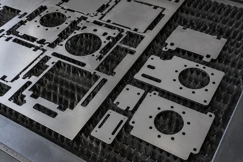 Laser-cut mounting plates and sheet skeleton on a cutting bed